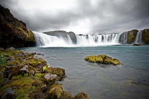 La belleza de las Cataratas Godafoss en Islandia
