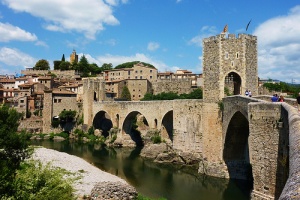 Viaja en el tiempo y descubre Besalú