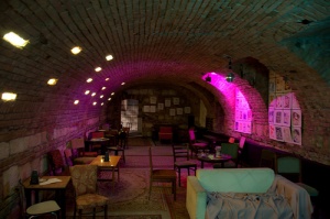 Descubre la fascinante noche húngara con sus Ruin Pubs