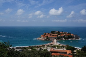 La bella Sveti Stefan en Montenegro