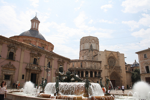 Visitamos la plaza de la Virgen de Valencia ¡Te va a sorprender!