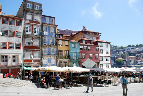 La Plaza de la Ribeira, una de las más bonitas de Oporto