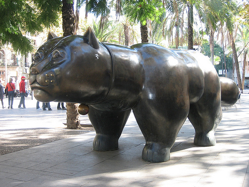 La Rambla del Raval y el emblemático Gato de Botero en Barcelona