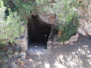 La capilla subterránea de Santa Agnès y la ermita homónima, dos lugares secretos de Ibiza