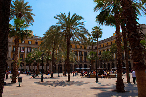La Plaza Real de Barcelona, un lugar muy popular y lleno de diversión
