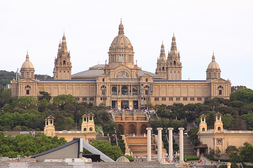 El Palacio Nacional, Un Monumento Colosal En La Ciudad De Barcelona ...