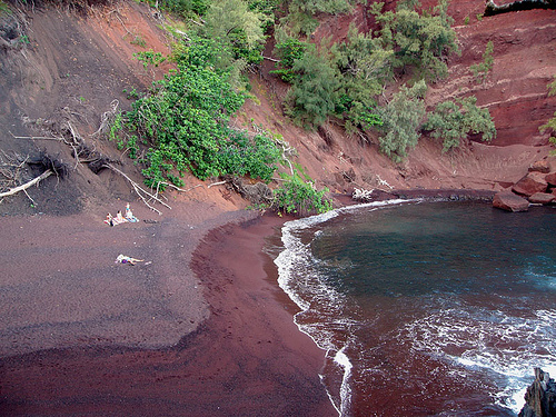 playa-roja-en-hawai