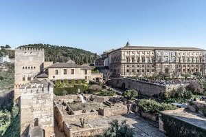 Palacio de Carlos V, un monumento renacentista en la Alhambra de Granada